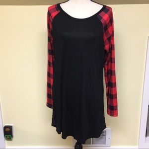 Buffalo plaid and black tunic. Sz L